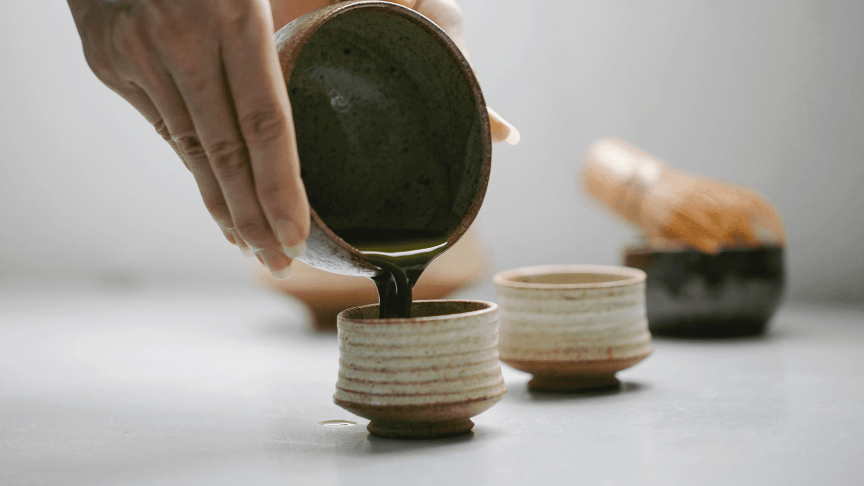 Les 5 Étapes Essentielles de la Cérémonie Traditionnelle du Matcha - Tsuki Matcha
