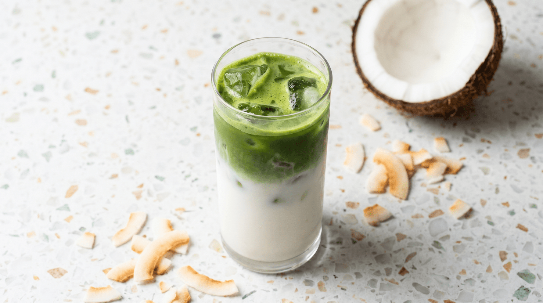 Matcha coco : recette du latte et du smoothie à la noix de coco - Tsuki Matcha